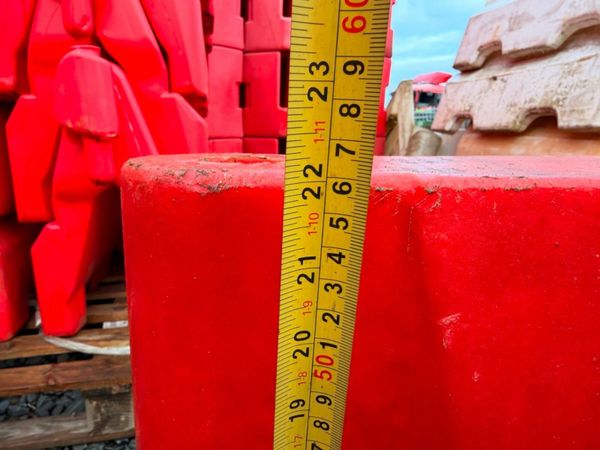 WATER FILL TYPE  PVC PEDESTRIAN BARRIERS. 377233479