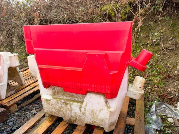 WATER FILL TYPE  PVC PEDESTRIAN BARRIERS. 377233480