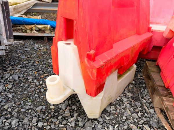 WATER FILL TYPE  PVC PEDESTRIAN BARRIERS. 377233483