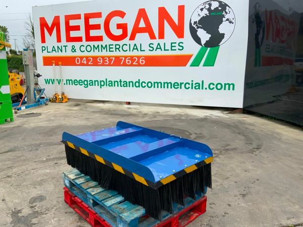 UNUSED 60"  FORK LIFT ROAD BRUSH........4403. 377233969