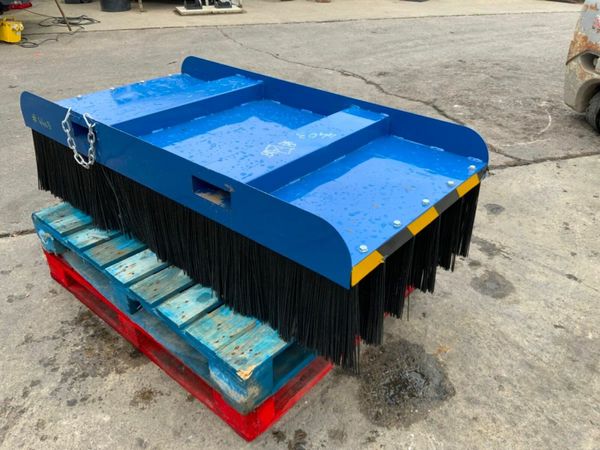 UNUSED 60"  FORK LIFT ROAD BRUSH........4403. 377233973