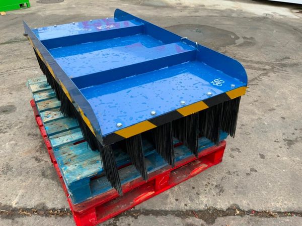 UNUSED 60"  FORK LIFT ROAD BRUSH........4403. 377233979