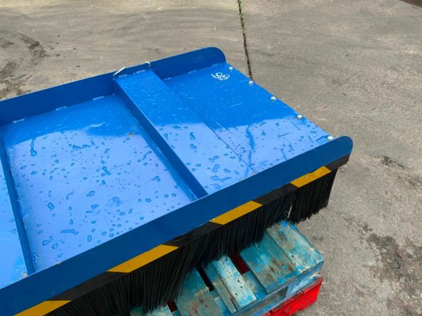 UNUSED 60"  FORK LIFT ROAD BRUSH........4403. 377233980