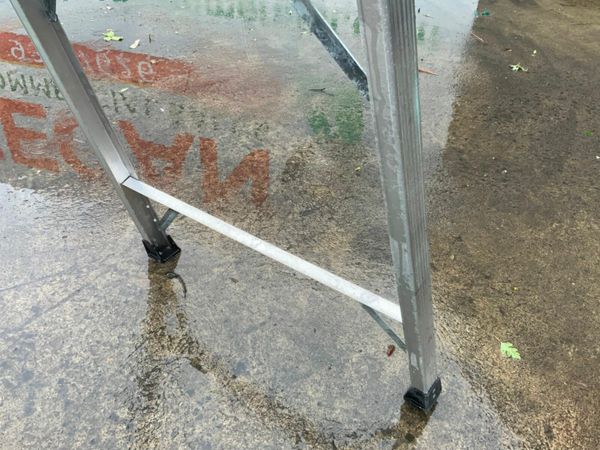 8 STEP ALUMINIUM PLATFORM LADDER.........442-2. 377233987