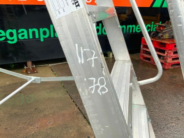 8 STEP ALUMINIUM PLATFORM LADDER.........442-2. 377233992