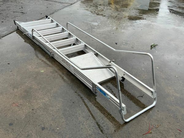 8 STEP ALUMINIUM PLATFORM LADDER.........442-2. 377233995