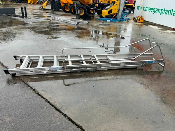 8 STEP ALUMINIUM PLATFORM LADDER.........442-2. 377233997