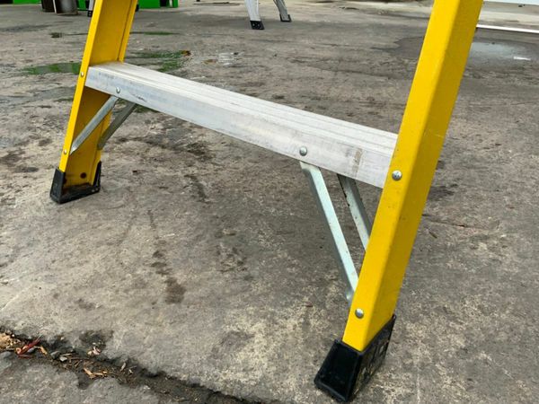 8 STEP FIBRE PLATFORM ACCESS LADDER.......0442. 377233912