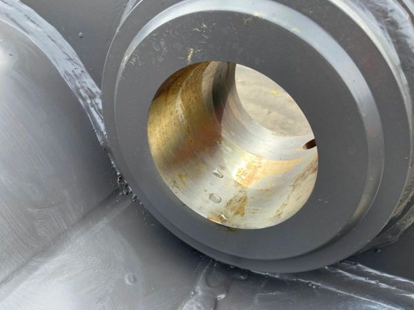 UNUSED VOLVO S3 QUICK HITCH  / COUPLER......7466. 377233929