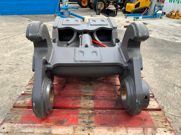 UNUSED VOLVO S3 QUICK HITCH  / COUPLER......7466. 377233938