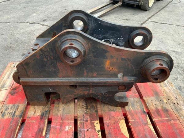 HYDRAULIC Q / HITCH....65mm PINS...13 ton....2405. 377234045