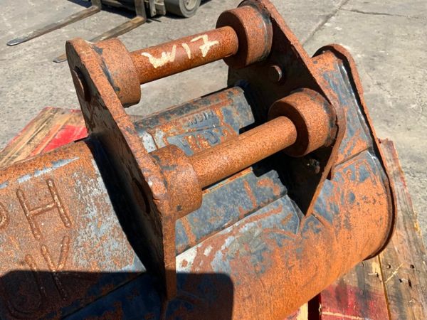 24" JCB MINI DIGGER BUCKET....35mm PINS.....216w. 377234071