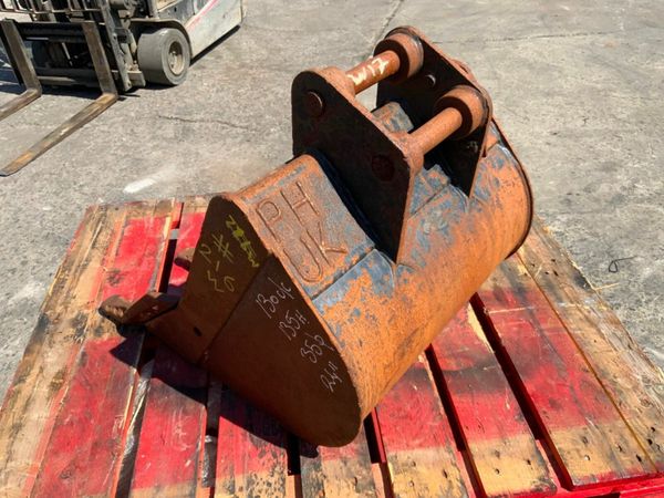 24" JCB MINI DIGGER BUCKET....35mm PINS.....216w. 377234072