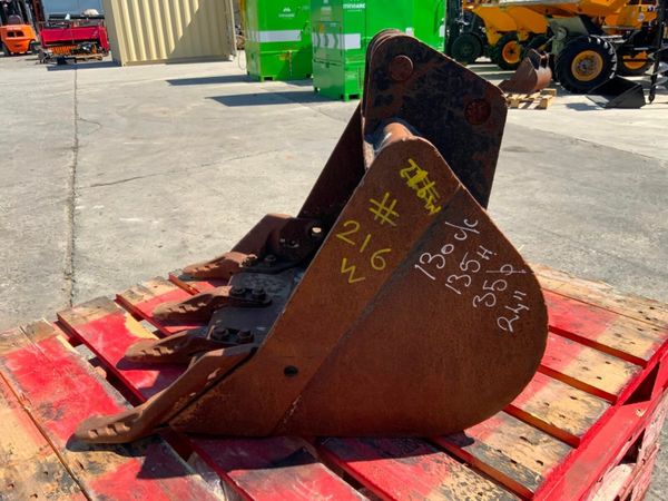 24" JCB MINI DIGGER BUCKET....35mm PINS.....216w. 377234073