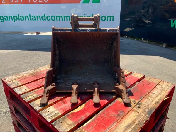 24" JCB MINI DIGGER BUCKET....35mm PINS.....216w. 377234074