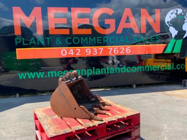 24" JCB MINI DIGGER BUCKET....35mm PINS.....216w. 377234076