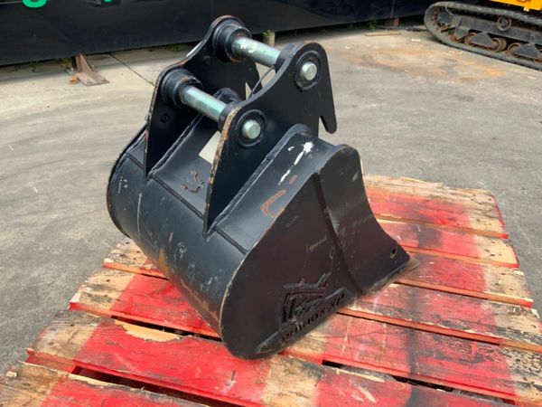18" RHINOX MINI DIGGER BUCKET....35mm....208w. 377234010