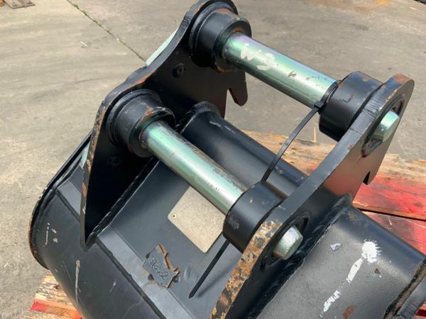 18" RHINOX MINI DIGGER BUCKET....35mm....208w. 377234012