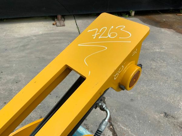 NEW HYDRAULIC THUMB GRAB....80mm PINS...7263 377234025