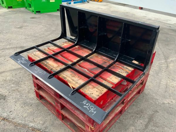 SKIDSTEER LAND LEVELLING RAKE BUCKET.....294. 377234160