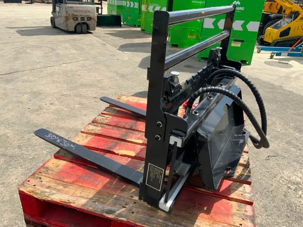 MINI SKID STEER SIDE SHIFT FORK CARRIAGE...338w. 377234123