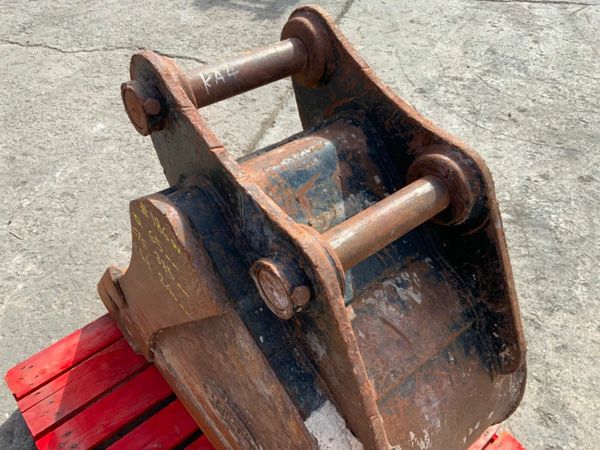 24" STRICKLAND BUCKET.....65mm PINS.......186w. 377234497