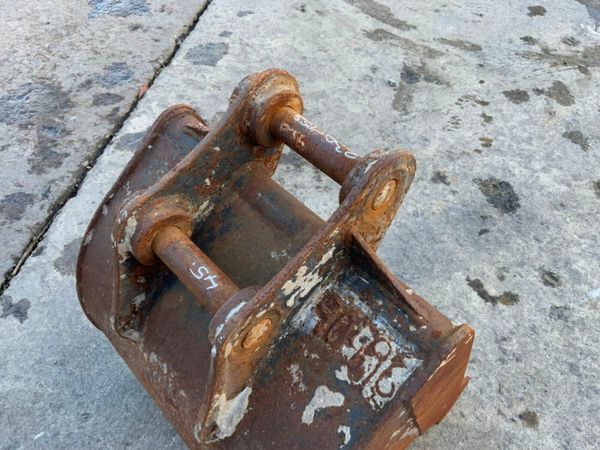 24" DIGGING BUCKET.........45mm PINS.....193. 377234682