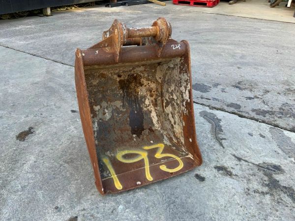 24" DIGGING BUCKET.........45mm PINS.....193. 377234686