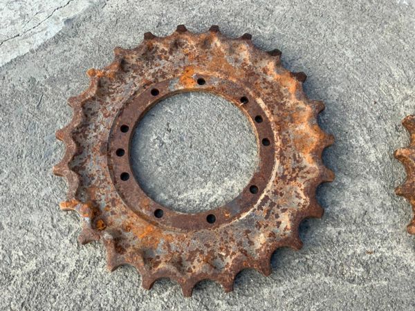 3 TONNE MINI DIGGER DRIVE SPROCKETS. 377234750