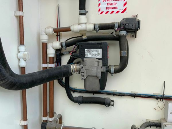 SELF CONTAINED PORTABLE TOILET POD......898J. 377235463