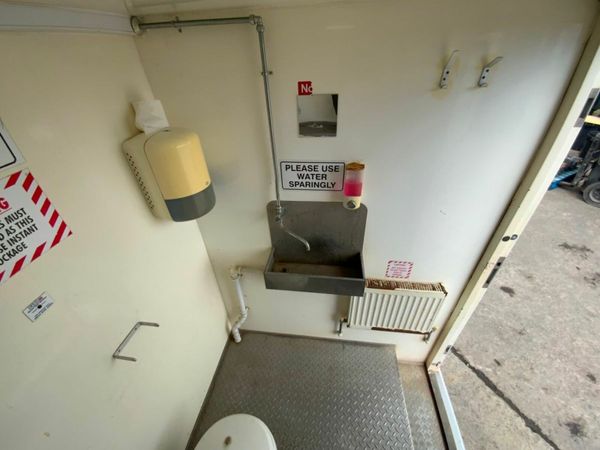 SELF CONTAINED PORTABLE TOILET POD......898J. 377235468