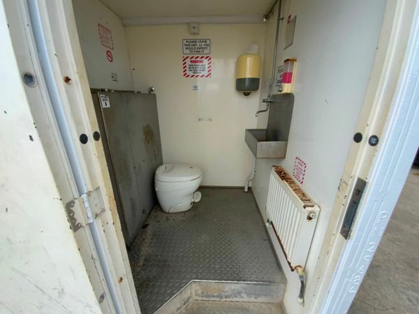 SELF CONTAINED PORTABLE TOILET POD......898J. 377235469