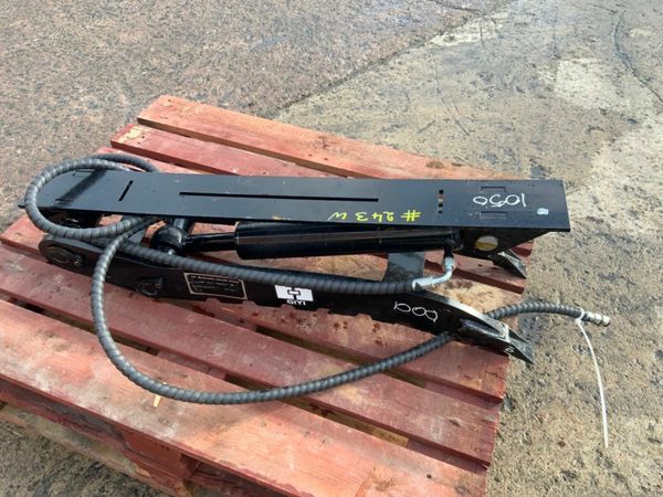 UNUSED HYDRAULIC THUMB GRAB....4/6tonne..243w. 377235754