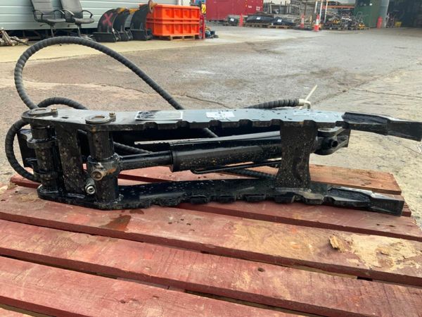 UNUSED HYDRAULIC THUMB GRAB....4/6tonne..243w. 377235759