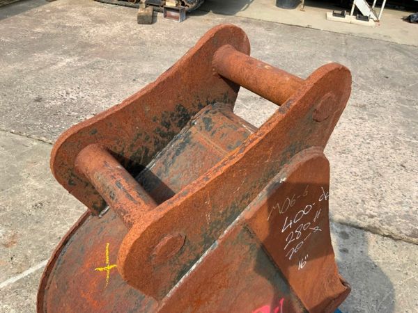 16" DIGGING BUCKET........70mm PINS.........1488a. 377235703