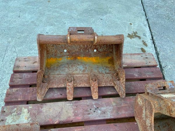 1.5t MINI DIGGER BUCKET......HARFORD HITCH...220. 377235822