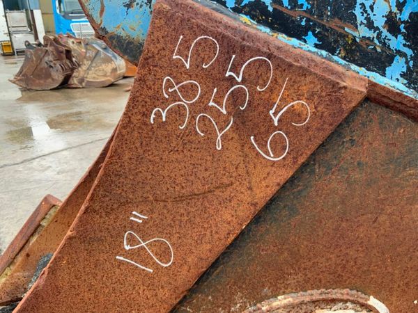 18" STRICKLAND BUCKET....65mm PINS.........1420-2. 377236002