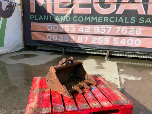 24" MINI DIGGER BUCKET.......30mm PINS.....1218. 377236149