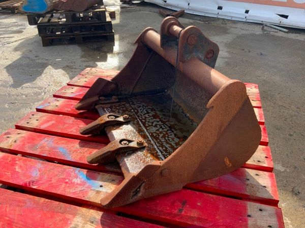 24" MINI DIGGER BUCKET.......30mm PINS.....1218. 377236153