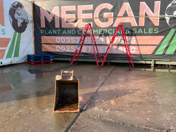 18" DIGGING BUCKET....45mm PINS.........10. 377236182