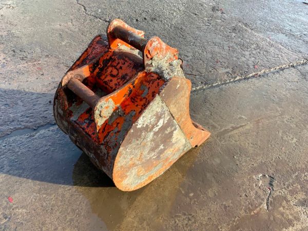 18" DIGGING BUCKET....45mm PINS.........10. 377236185