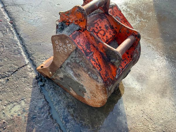 18" DIGGING BUCKET....45mm PINS.........10. 377236187