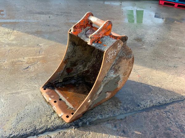 18" DIGGING BUCKET....45mm PINS.........10. 377236188