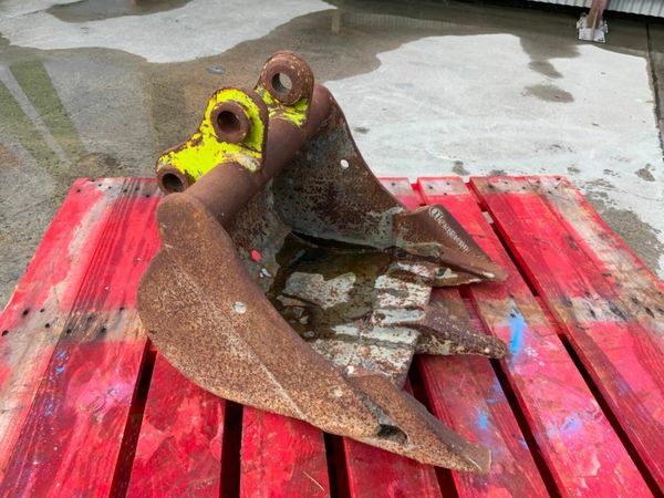 18" MINI DIGGER BUCKET....30mm PINS......1721 377236262