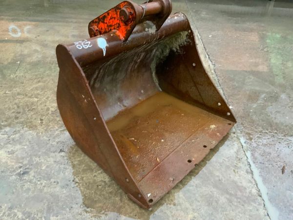 36"  DIGGING BUCKET..........60mm PINS. ......3660 377236352