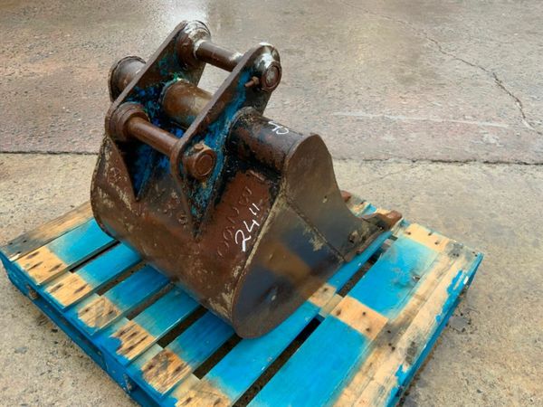 24" DIGGING BUCKET....45mm PINS........260mh 377236374