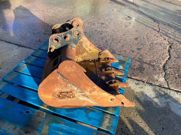 24" DIGGING BUCKET....30mm PINS.......24CPH. 377236387