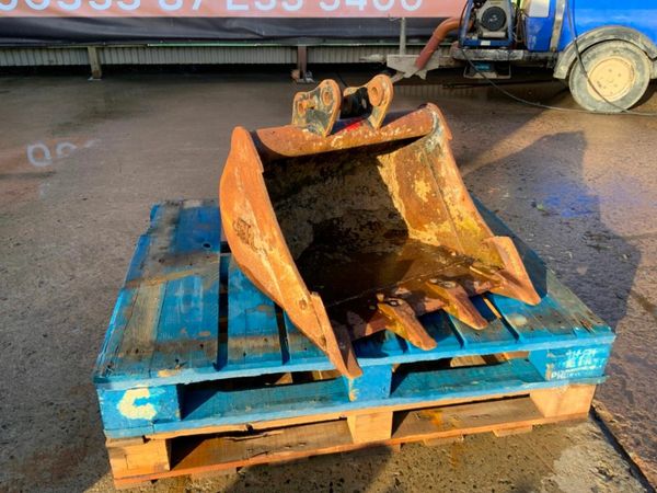 24" DIGGING BUCKET....30mm PINS.......24CPH. 377236388