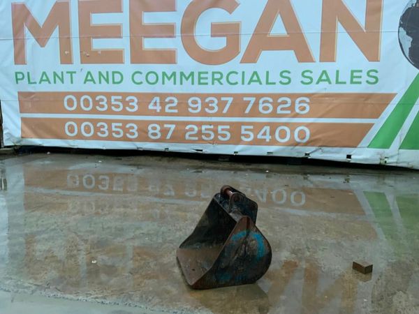 24" MINI DIGGER BUCKET. .....35mm PINS.......2435. 377236399