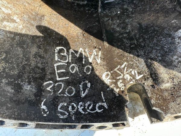 E90 BMW 320D MANUAL GEARBOX......P6G25 377236319